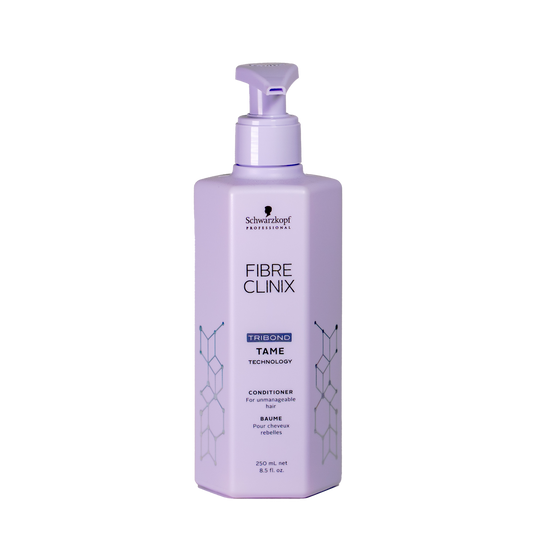 Schwarzkopf Fibre Clinix conditioner bottle on a white background